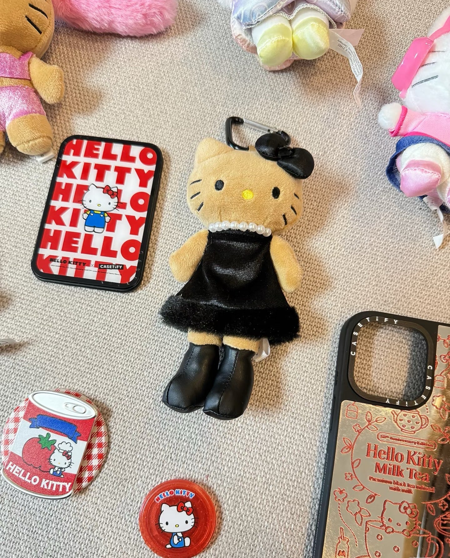 SANRIO x Kiddyland Gogo Gal Hello Kitty Tanned Long Leg Black Mascot Holder Keychain